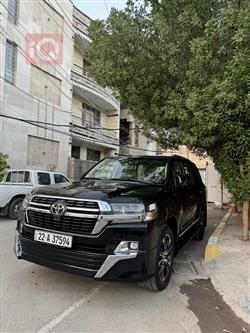 تۆیۆتا لاند کروزەر